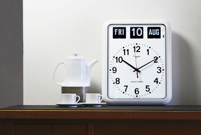 BQ12A_Jadco_Analogue_Calendar_Clock_with_Automatic_Flip_Calendar_02_ml.jpg Jadco Analogue Calendar Clock with Automatic Flip Calendar